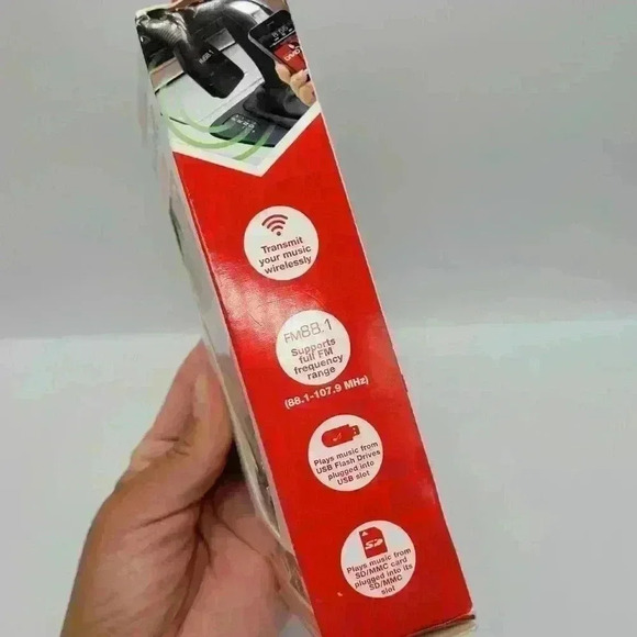 Motor Trend Wireless Car MP3 FM Transmitter Universal with Remote - Picture 5 of 8